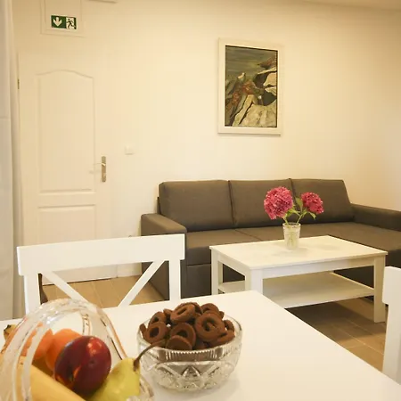 Goge - One-bedroom With Balcony Lägenhet
