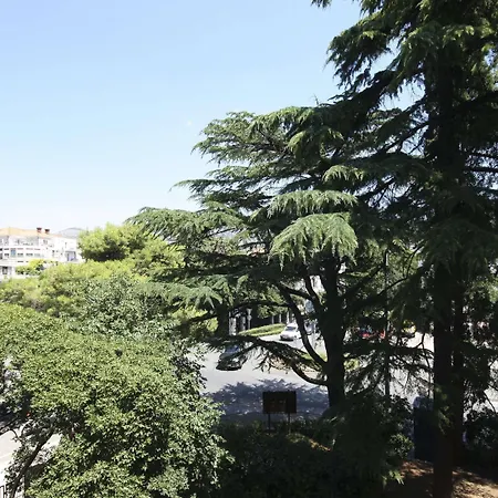 Goge - One-bedroom With Balcony Apartment