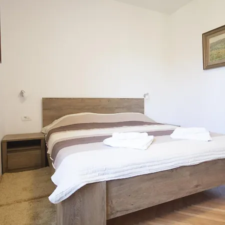 Goge - One-bedroom With Balcony *