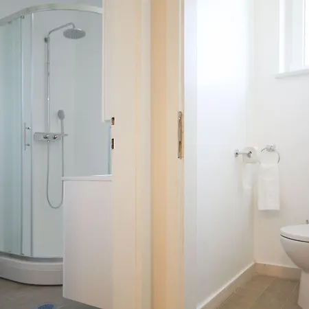 Goge - One-bedroom With Balcony Lägenhet