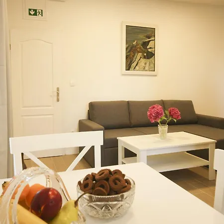 Goge - One-bedroom With Balcony Apartment *