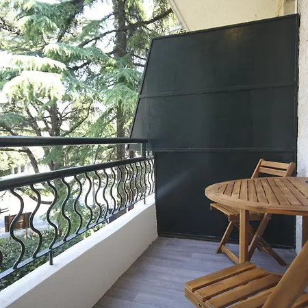 Goge - One-bedroom With Balcony Apartment