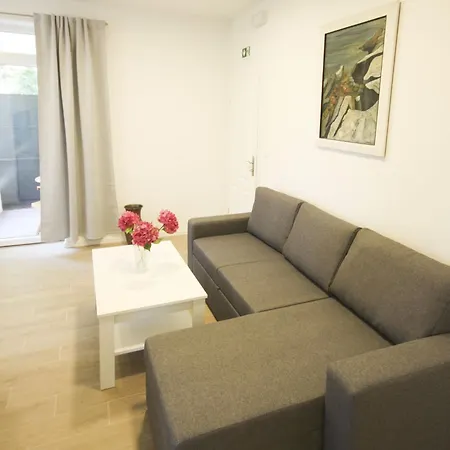 Goge - One-bedroom With Balcony *