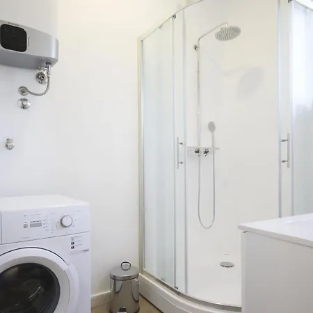 Goge - One-bedroom With Balcony Apartment