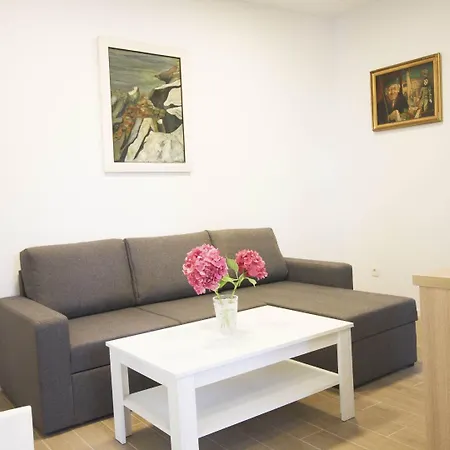 Goge - One-bedroom With Balcony *