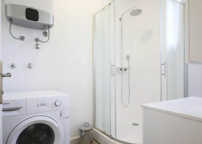 Goge - One-bedroom With Balcony *