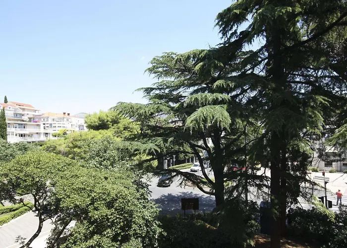 Goge - One-bedroom With Balcony Apartament