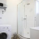 Goge - One-bedroom With Balcony *
